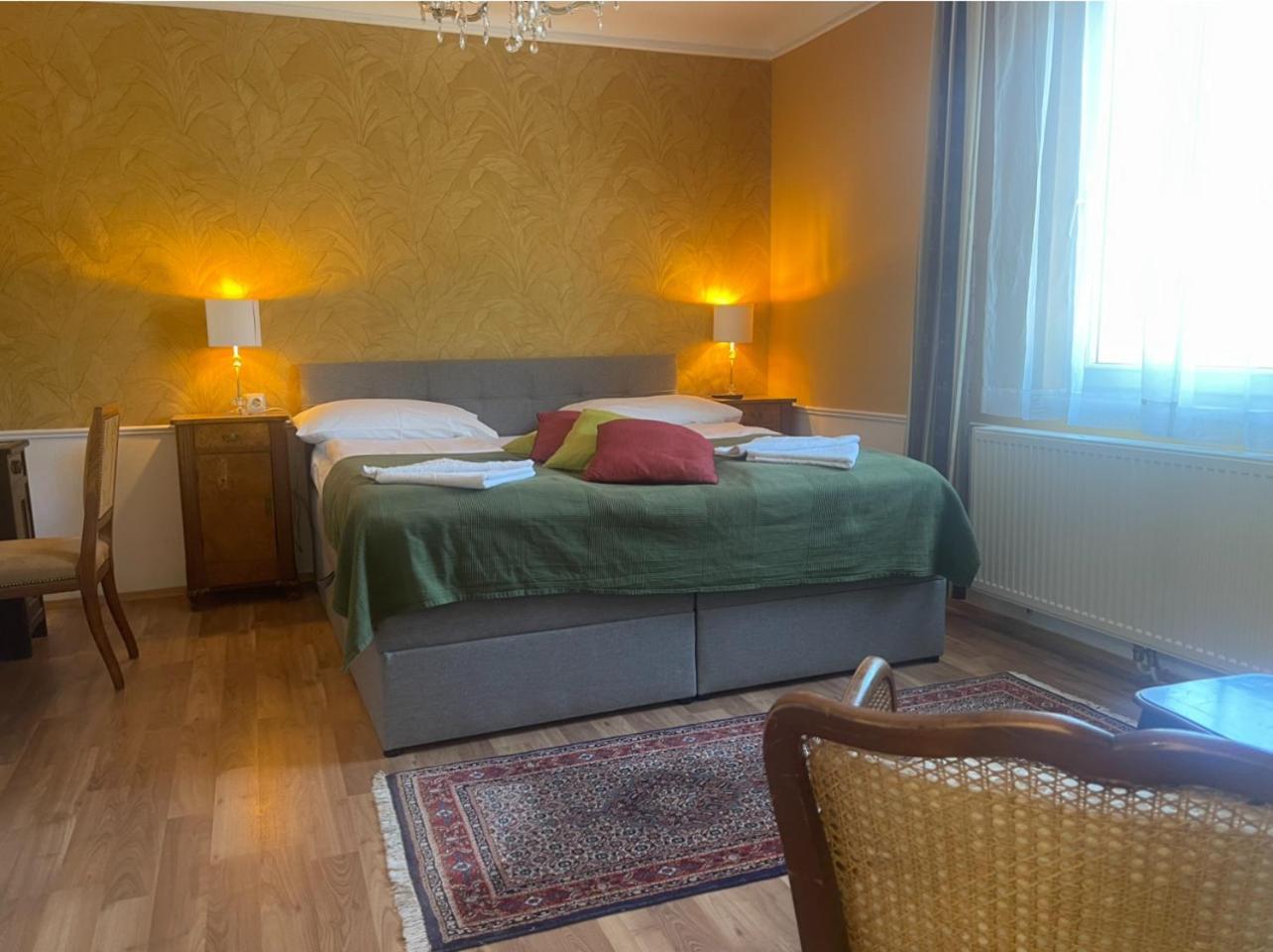 Corso, Zimmer & Fruehstueck Pressbaum Екстериор снимка